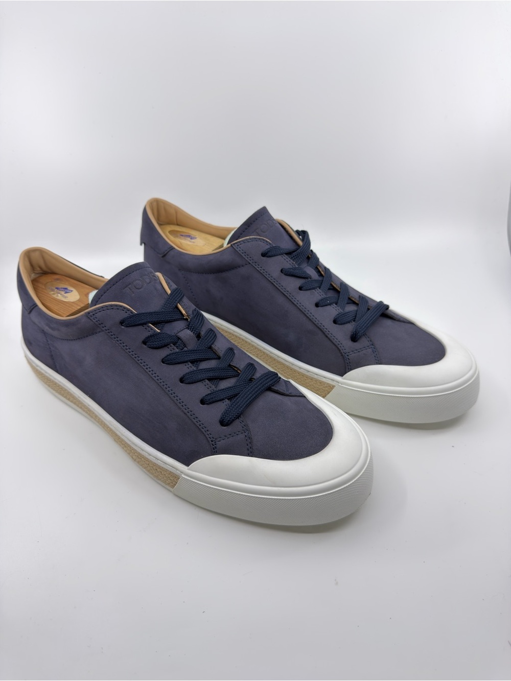 Tod’s 26A lace-up nubuck sneakers